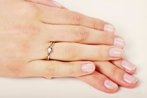 pierścionek zaręczynowy z dwukolorowego złota z brylantem 0,15ct na Arena.pl