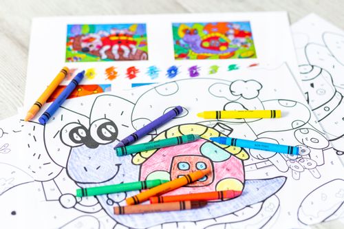 Kolorowanka obrazek rysowanie po numerach kredki na Arena.pl