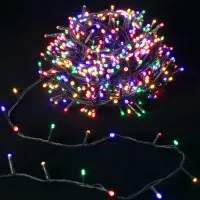 Zewnętrzne lampki choinkowe 300 LED RGBY 18m tworzące przytulny klimat
