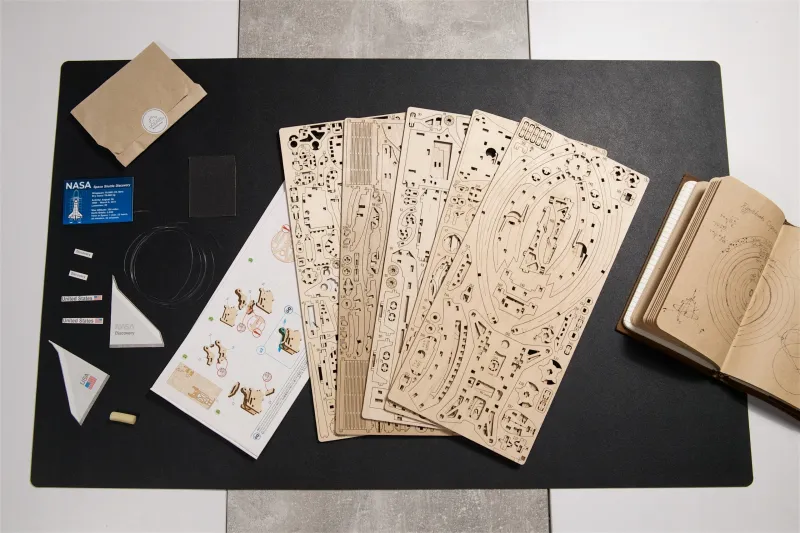 Puzzle 3D UGEARS Wahadłowiec NASA Discovery zdjęcie 6