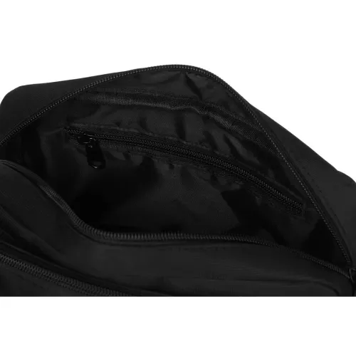 kosmetyczka podróżna z poliestru w czarnym kolorze z wygodnym uchwytem na Arena.pl