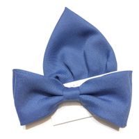 Niebieska ciemna jeans klasyczna mucha jednolita z poszetką