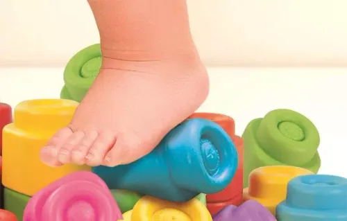 Clemmy. Baby Shark. Wiaderko z figurką na Arena.pl