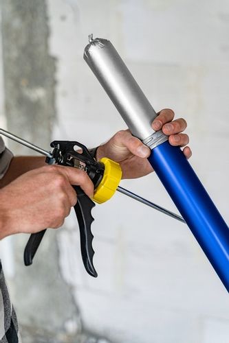 Pistolet wyciskacz do silikonu mas kiełbas 600 ml Mocny Wytrzymały Bauhus na Arena.pl