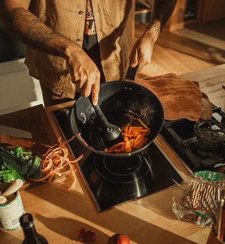 patelnia wok fiskars functional form 28cm - fs-1072313 na Arena.pl