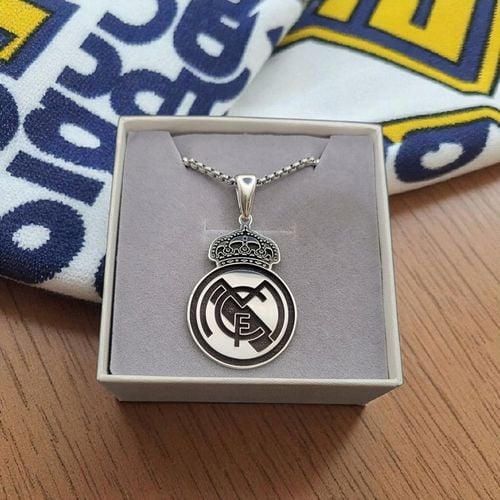 Duża srebrna zawieszka Real Madryt na Arena.pl