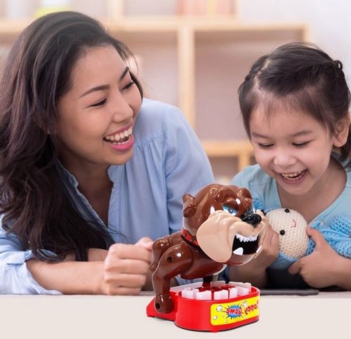 GRA ZRĘCZNOŚCIOWA PIES GROŹNY GRYZĄCY RODZINNA NA REFLEKS ZABIERZ KOŚĆ PSU na Arena.pl