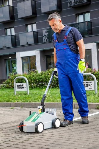 Farba drogowa AMPERE TRAFFIC biała do linii, pasów, ciągów komunikacyjnych na Arena.pl