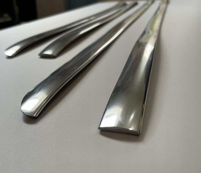 Cadillac XT5, XT6, XLR, ELR, SRX - Listwy chrom na grill chromowane na zdjęcie 1