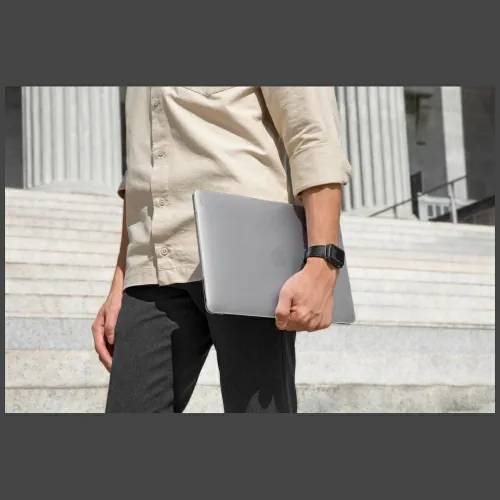 Etui UNIQ Vero do MacBook Pro 14" M1-M4  (2021-2024) - przezroczyste na Arena.pl