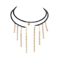 Choker z granatowych koralików, z wiszącymi łańcuszkami (C25/MEM/11AU)