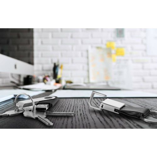 Brelok, metal i imitacja skóry na Arena.pl