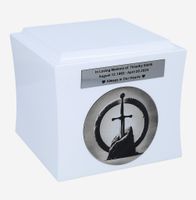 Urna z motywen miecza wbitego w skałę Biały / Wzór1 / Tabliczka