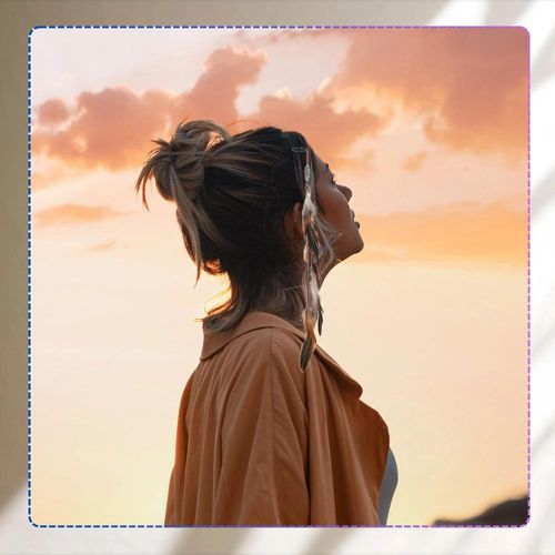 Spinka przypinka do włosów z beżowymi piórkami boho na Arena.pl