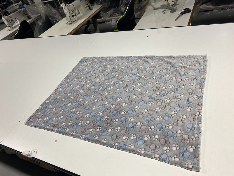 Koc Polarowy 100X70 Cm Łapy Ciemne zdjęcie 4