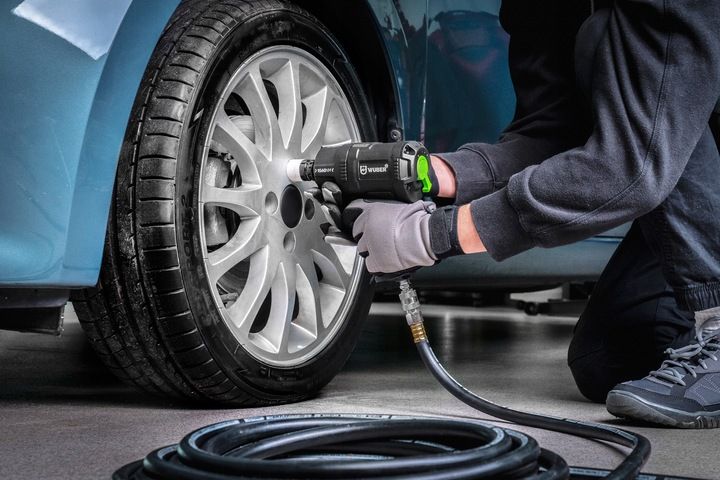 KLUCZ UDAROWY PNEUMATYCZNY KOMPOZYTOWY Z UDAREM DO KÓŁ 1560 Nm 1/2" zdjęcie 8