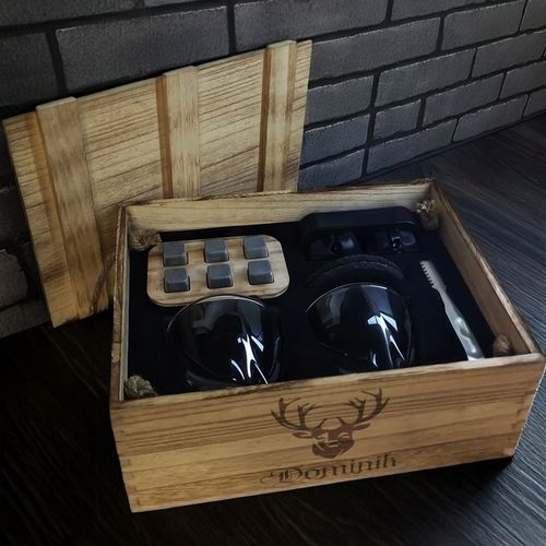 Zestaw do Whisky Skrzynka z Grawerem Kamienie Szczypce Prezent dla Mężczyzn na Arena.pl
