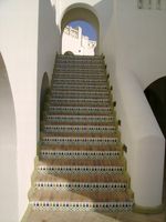 FOTOTAPETA MIASTO SCHODKI WZORKI BIEL 260x180