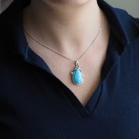 Zawieszka - larimar srebrze oksydowanym z liśćmi