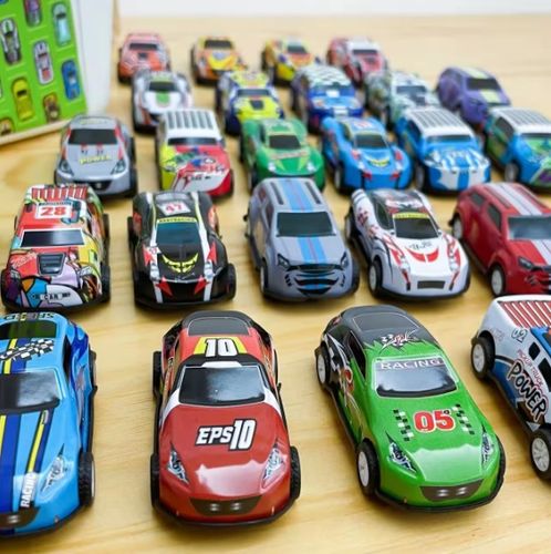 DUŻY ZESTAW SAMOCHODÓW METALOWE RESORAKI w walizce Autka AUTKO Z NAPĘDEM na Arena.pl