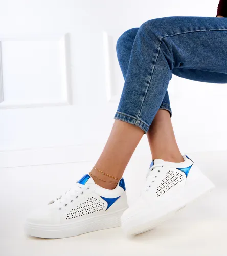 Białe sneakersy z niebieskimi wstawkami na platformie Remmi 37 na Arena.pl