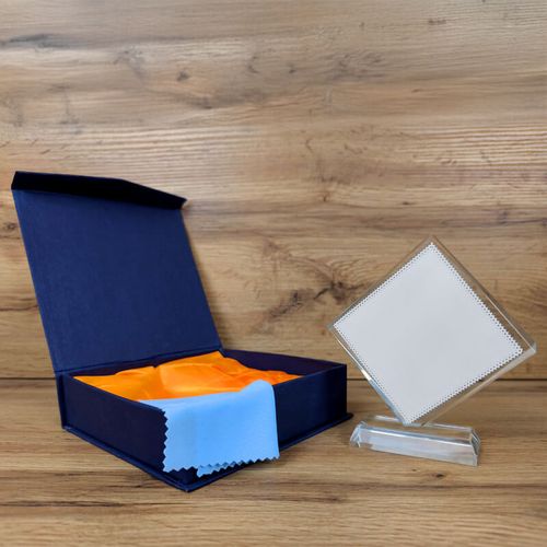 Kryształowa statuetka z podstawką romb z Twoim nadrukiem na Arena.pl