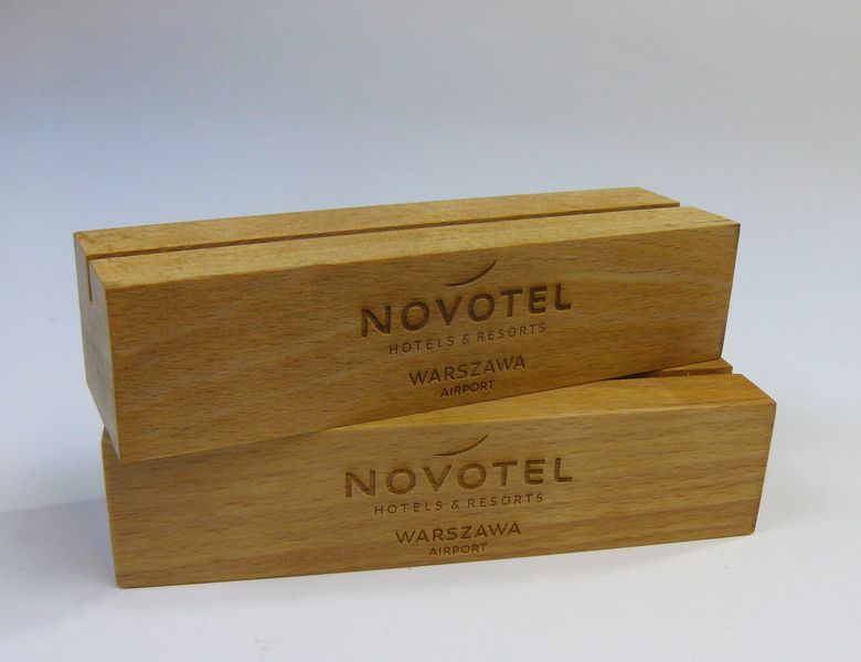 stojak na menu ulotkę plexi + drewniana podstawka z grawerem A5 10 szt zdjęcie 8