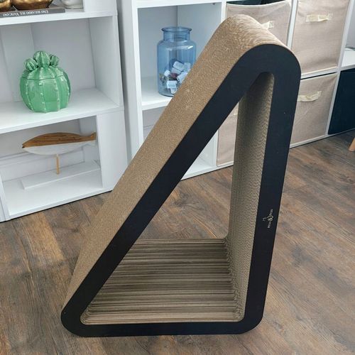 Drapak dla kota Trójkąt XXL | czarny | 77x69x47x30 cm | Mruu&Pruu na Arena.pl