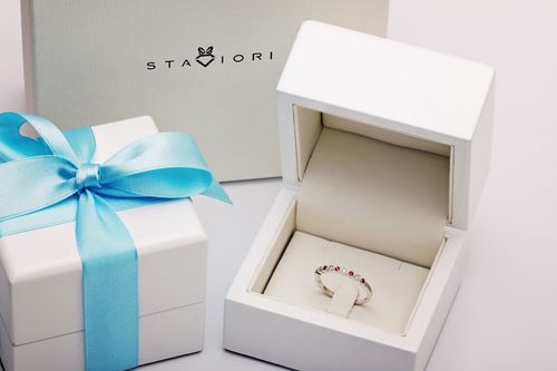 Złoty pierścionek PBD3867R - Diament na Arena.pl