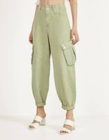 BERSHKA LUŹNE PISTACJOWE JEANSY KIESZENIE (25)