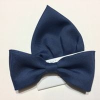 Granatowa klasyczna mucha jednolita z poszetką