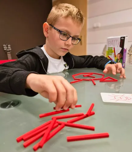 Montessori. Patyki na Arena.pl