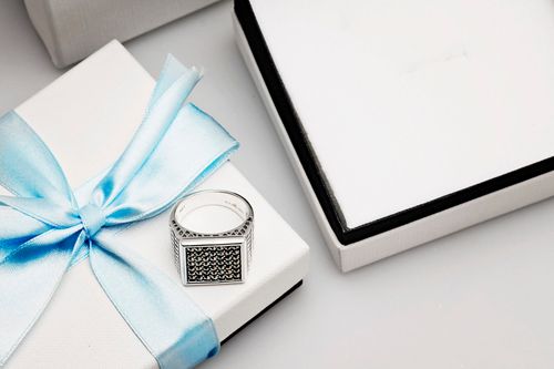 srebrny męski sygnet z markazytami na Arena.pl