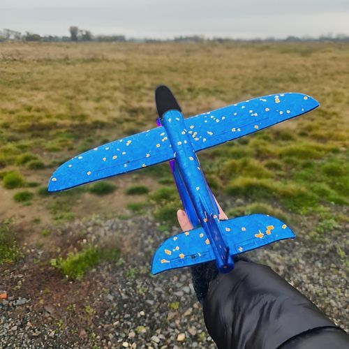 Samolot z pistoletem wyrzutnią styropianowy rzutka niebieski z kółkami na Arena.pl