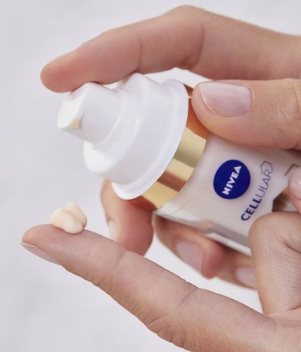 NIVEA CELLULAR LUMINOUS 630 Krem na przebarwienia plamy z filtrem SPF50 na Arena.pl