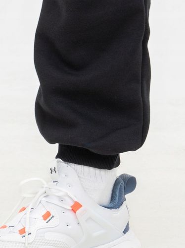 Spodnie Dresowe Męskie BAWEŁNIANE Wygodne MARVEL LOGO PUNISHER Czarne na Arena.pl