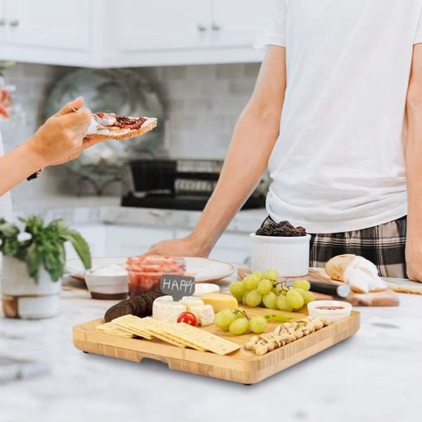 Deska do wędlin i serów z miseczkami do dipów zdjęcie 10