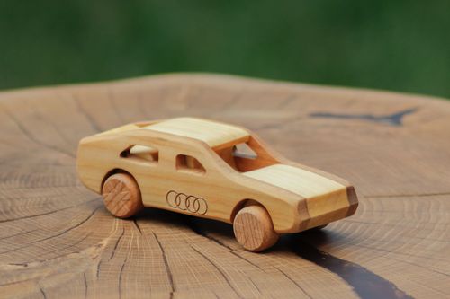 Samochód "Audi Quattro" na Arena.pl