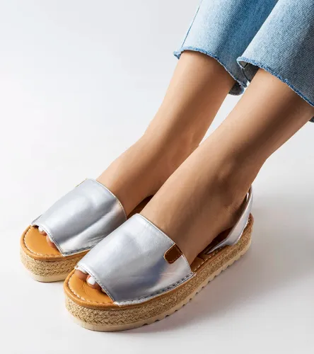 Srebrne espadryle na platformie Sadbera 40 na Arena.pl