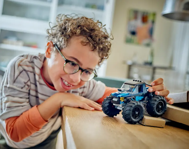 LEGO City Niebieski Monster Truck 60402 – Ekscytująca jazda i akrobacje! zdjęcie 6