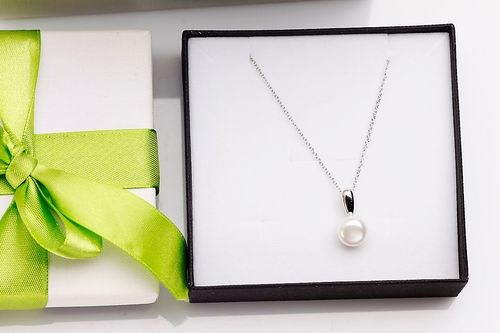 Srebrny naszyjnik Staviori z perłami na Arena.pl