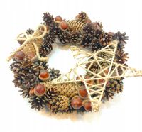 wianek z szyszek świąteczny na drzwi stroik bożonarodzeniowy dekoracje