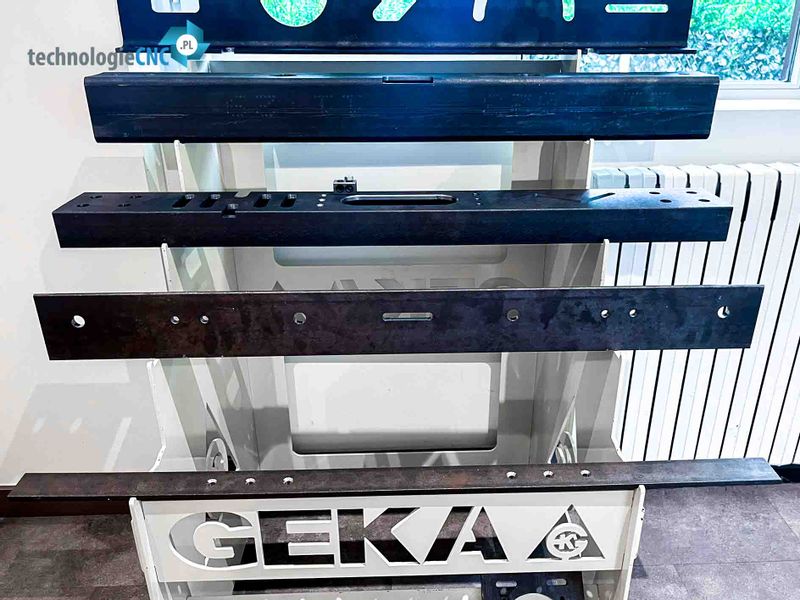 Zaawansowane centrum obróbcze CNC metalu wiercenia gwintowania znakowania zdjęcie 6