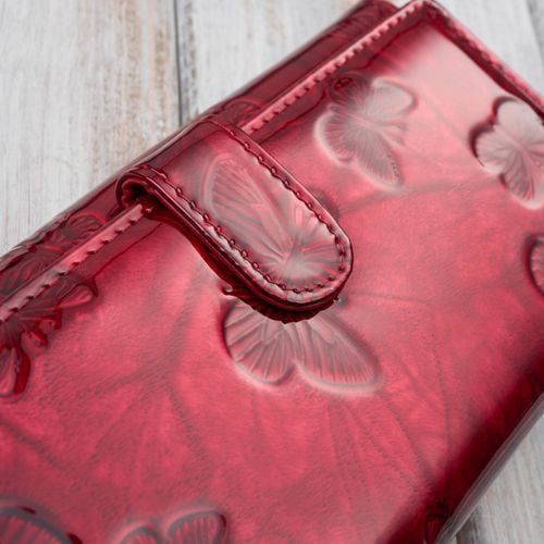 portfel damski skórzany duży czerwony lakierowany ze wzorem na Arena.pl