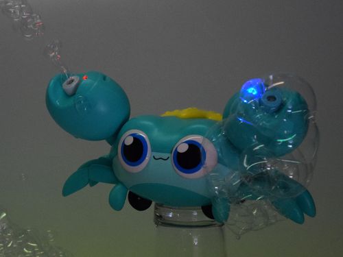 ZABAWKA INTERAKTYWNA CHODZĄCY KRAB NA BAŃKI na Arena.pl