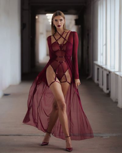 batty burgundy body m/l promees na Arena.pl