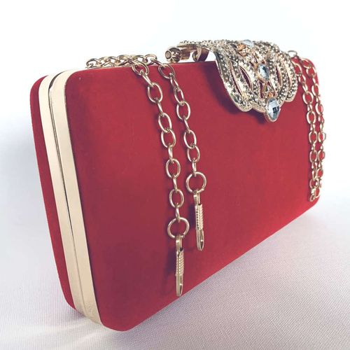 Elegancka torebka wizytowa z ozdobnym zapięciem czerwona na Arena.pl