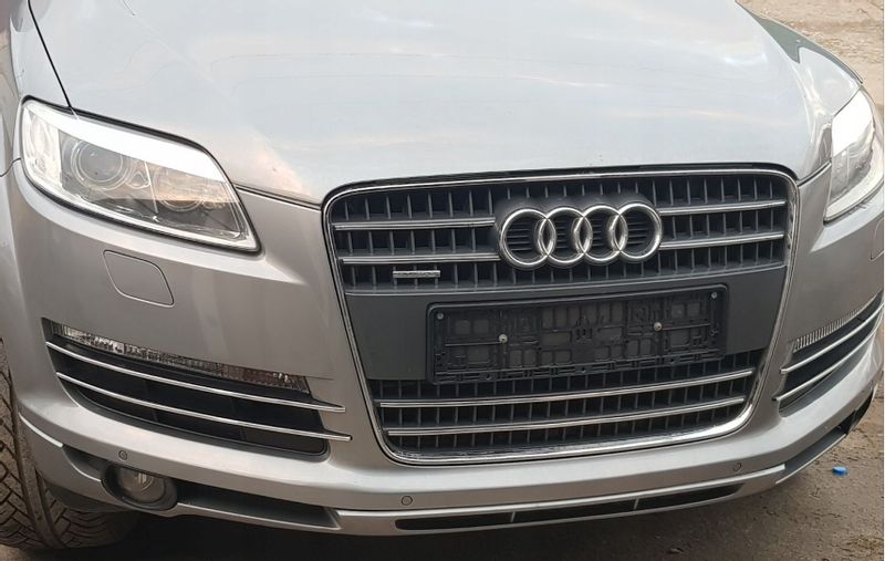 AUDI Q7 - LISTWY na GRILL ATRAPĘ CHROM + HALOGENY zdjęcie 1