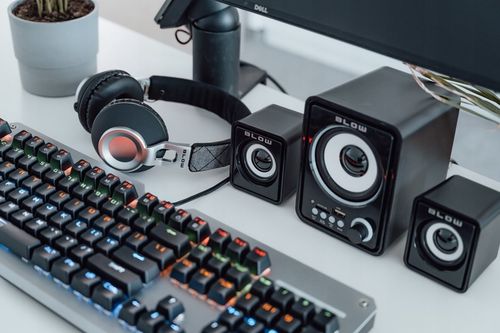 ZESTAW GŁOŚNIKÓW KOMPUTEROWYCH SUBWOOFER 2.1 USB SD AUX RADIO FM LED 11W na Arena.pl