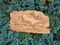 Obraz płaskorzeźba drewniana prezent dla mysliwego biegnący JELEŃ 30 cm